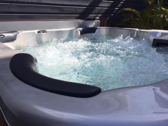 Ylang Residence Avec Piscine Chauffee & Jacuzzi Le Patelin Екстериор снимка